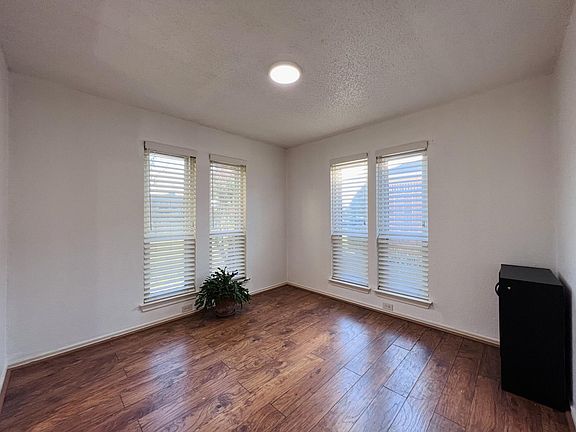 5th image of 2317 Red River Dr