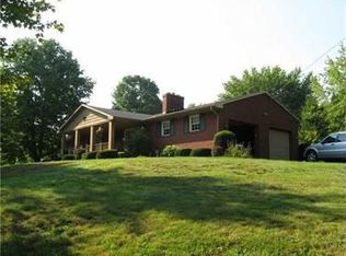 400 Mecklem Ln, Ellwood City, PA 16117