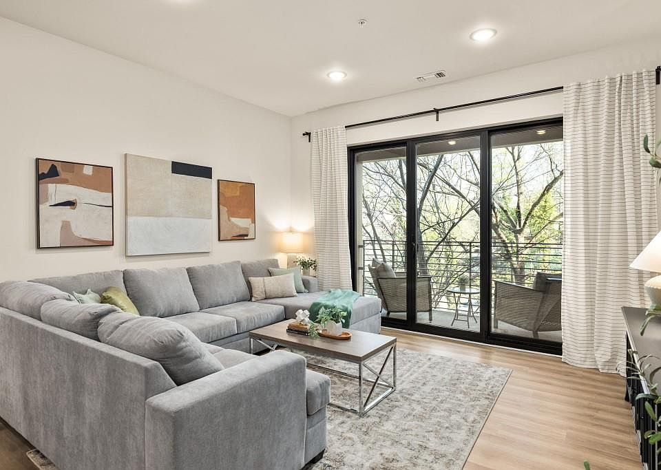 1st image of 112 Rogers St NE #205
