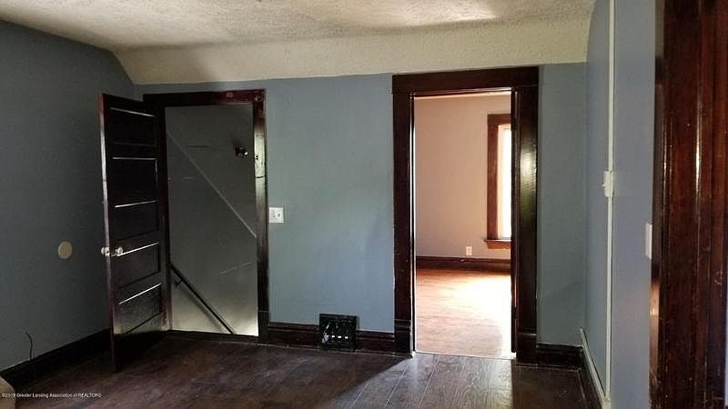 2nd image of 905 Seymour Ave