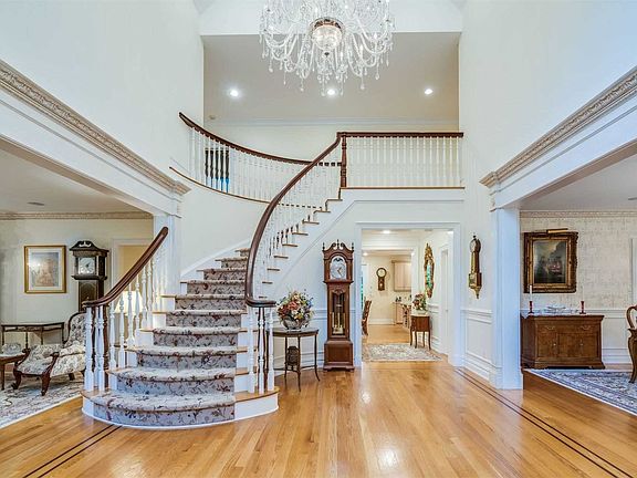 4th image of 12 Timberland Ln
