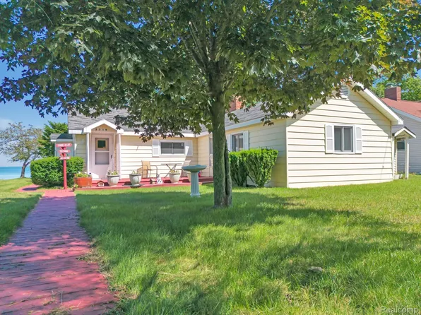 2519 Benson Rd, Tawas City, MI 48763