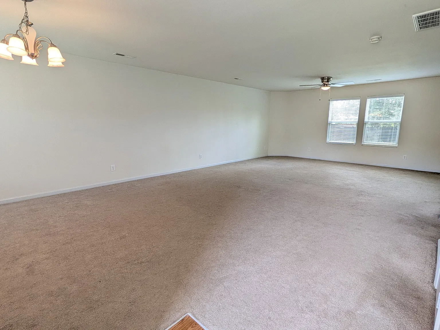 3 bed, 2.5 bath, 2315 sqft, $1,595 — Photo 2