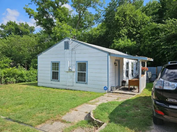 407 W Water St, Weatherford, TX 76086