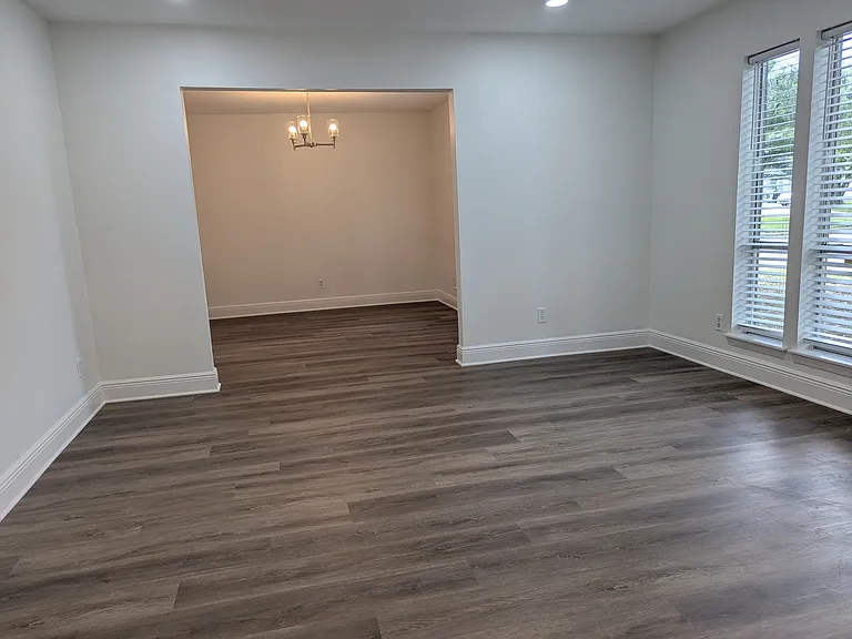 6102 Hummingbird St — Photo 4
