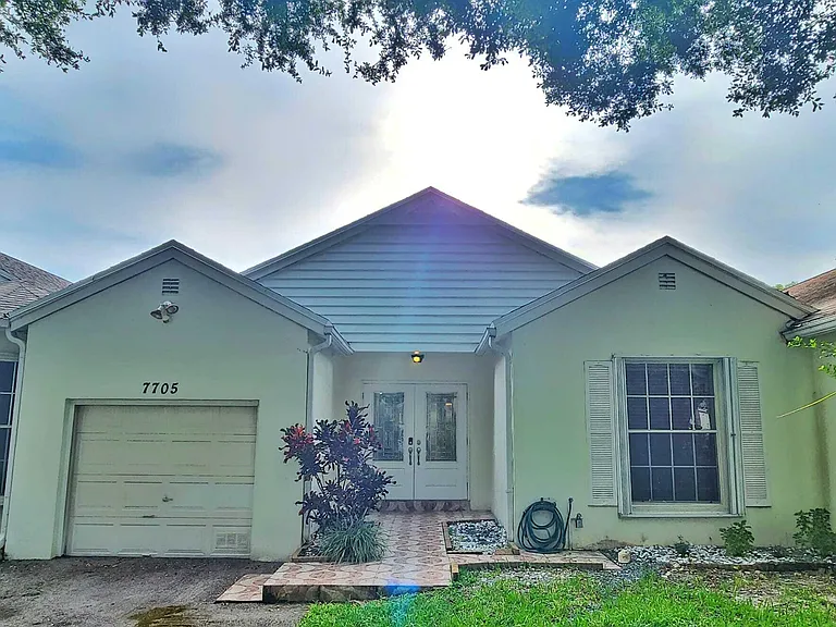 7705 Forest Green Ln — Photo 6