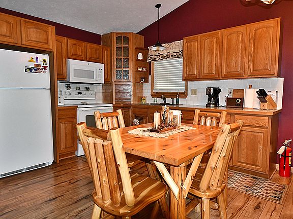 3rd image of 5295 Blueberry Dr