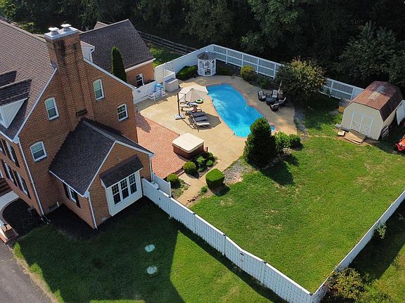 2nd image of 6721 Fosters Fork Rd