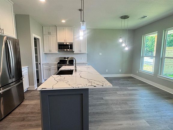 5th image of 729 Ebenezer Ln