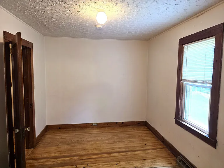 2560 S Main St — Photo 9