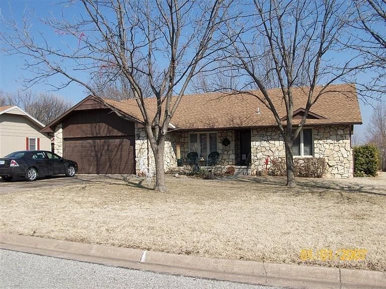 1st image of 906 Highland Dr