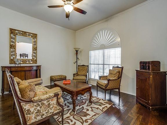 4th image of 1038 Courtney Cir