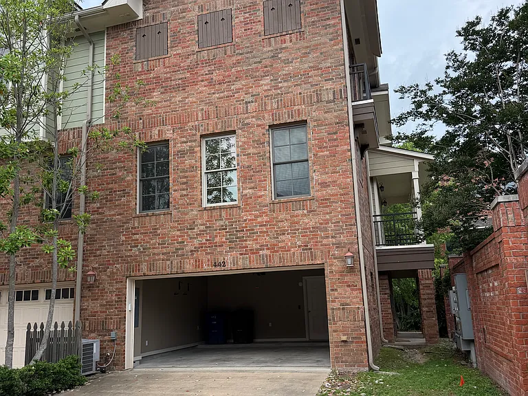 442 Maple St — Photo 2
