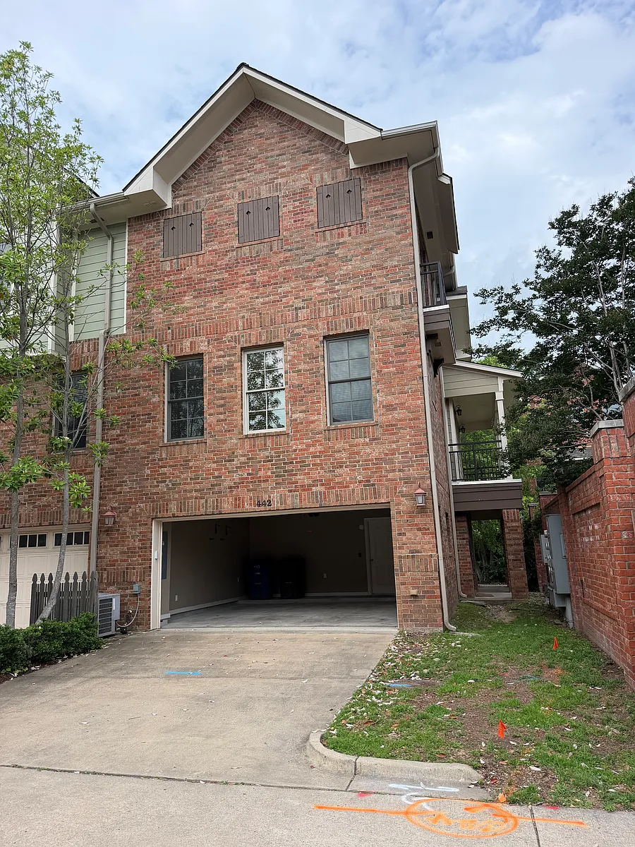 Building Photo - 442 Maple St