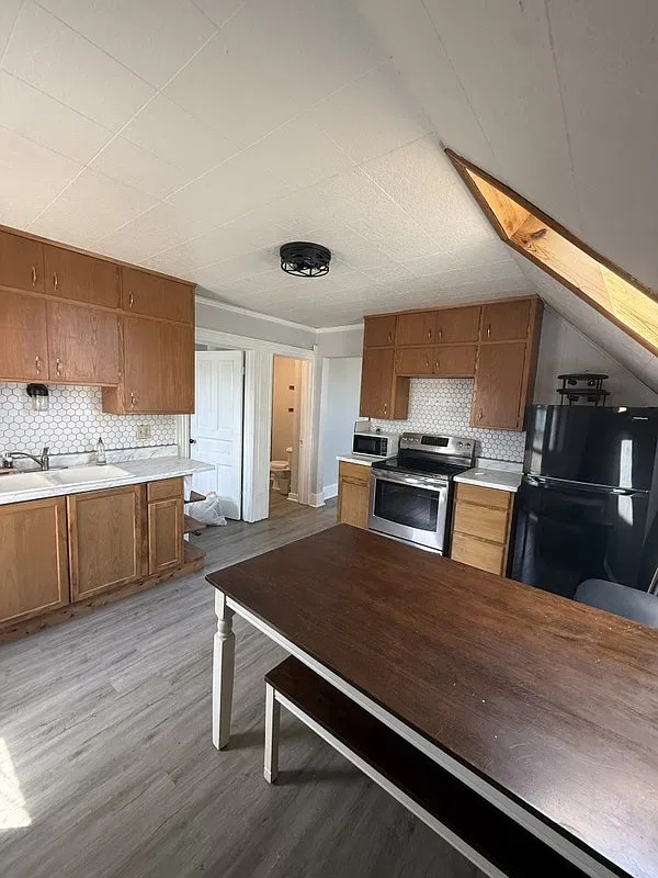 2 bed, 1.0 bath, 700 sqft, $750 — Photo 1