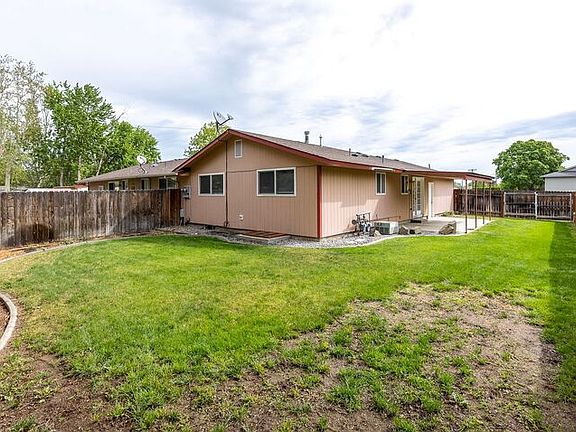 2nd image of 1521 Alder Ave #A