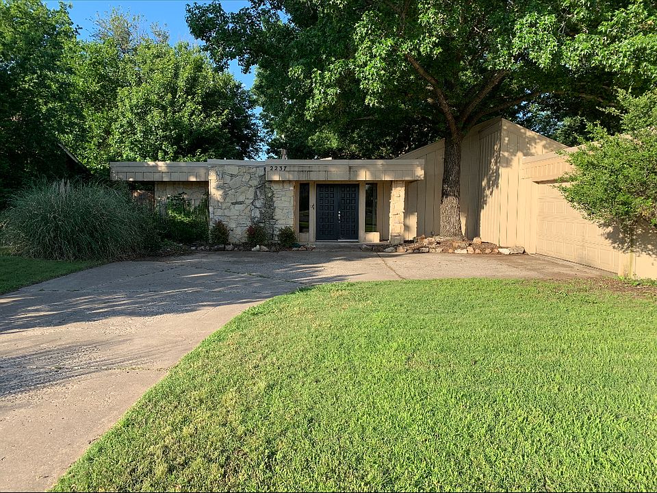 1st image of 2237 Rogers Cir