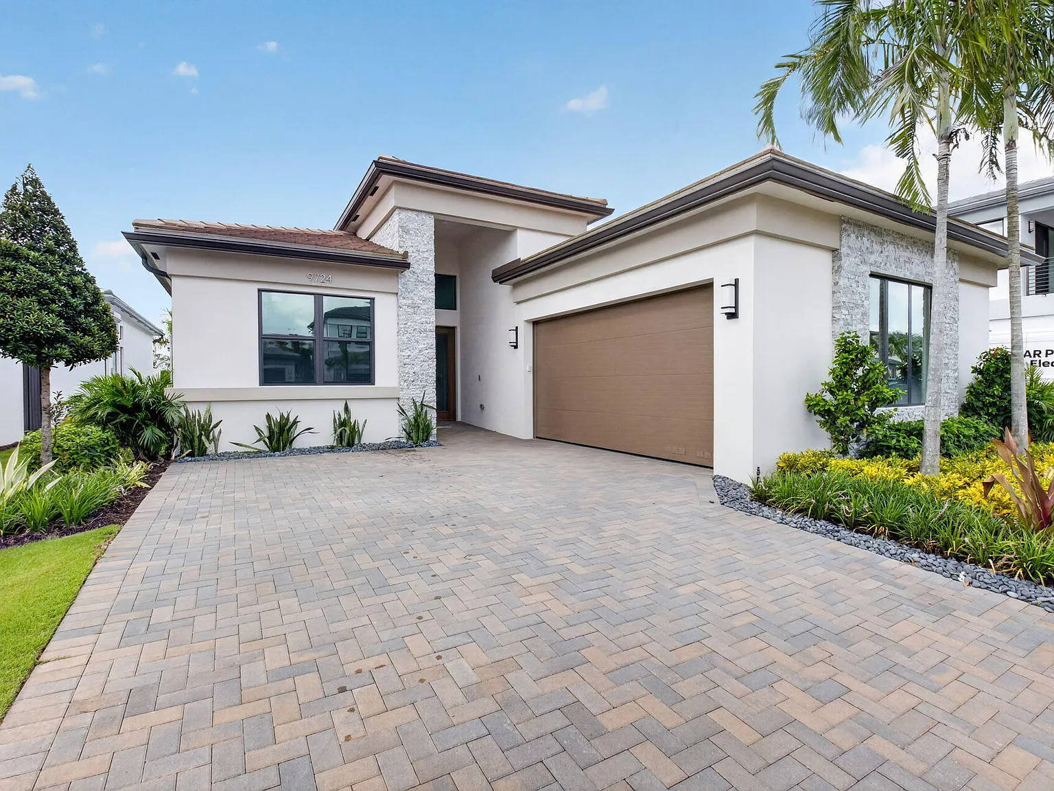 3 bed, 3.5 bath, 2573 sqft, $13,000 — Photo 3