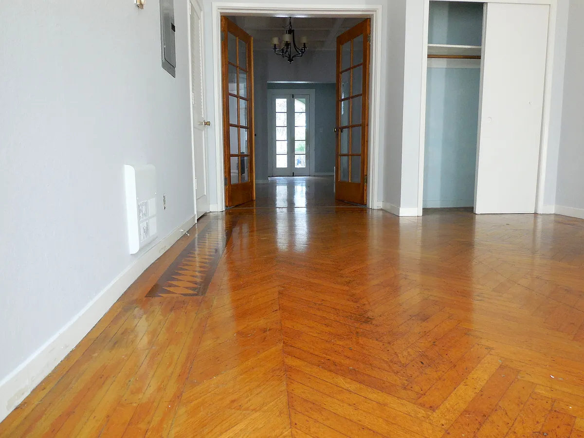 Building Photo - 1465 Oak St #1