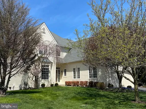 10 Elkins Cir, Exton, PA 19341