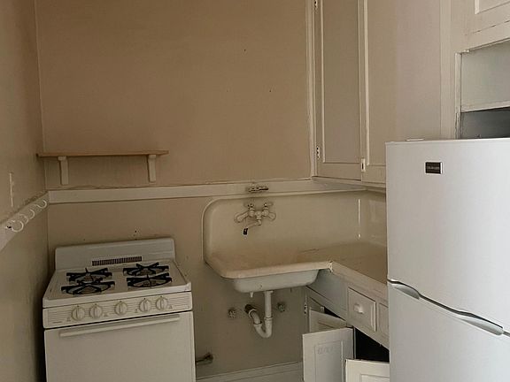 4th image of 3121 N Hamlin Ave APT 3N
