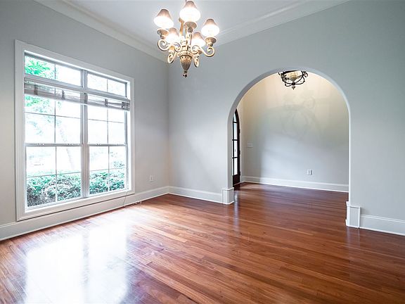 4th image of 264 Oak Park Dr