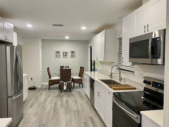 4th image of 4723 Woodward Pl