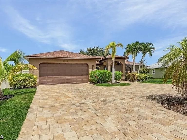 3005 SW 8th Pl — Photo 1