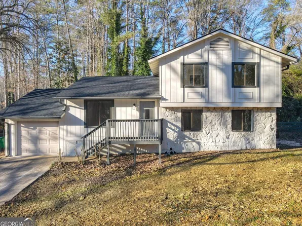 517 Stonehedge Dr, Stone Mountain, GA 30087