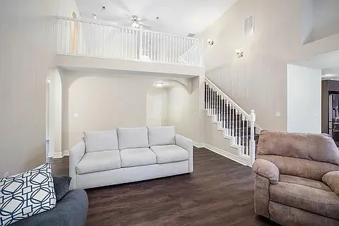 1143 S Elmwood Ave — Photo 8
