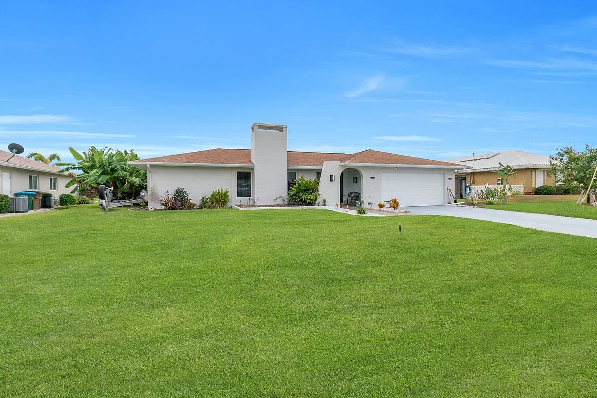 3 bed, 2.0 bath, 1696 sqft, $4,500 — Photo 3