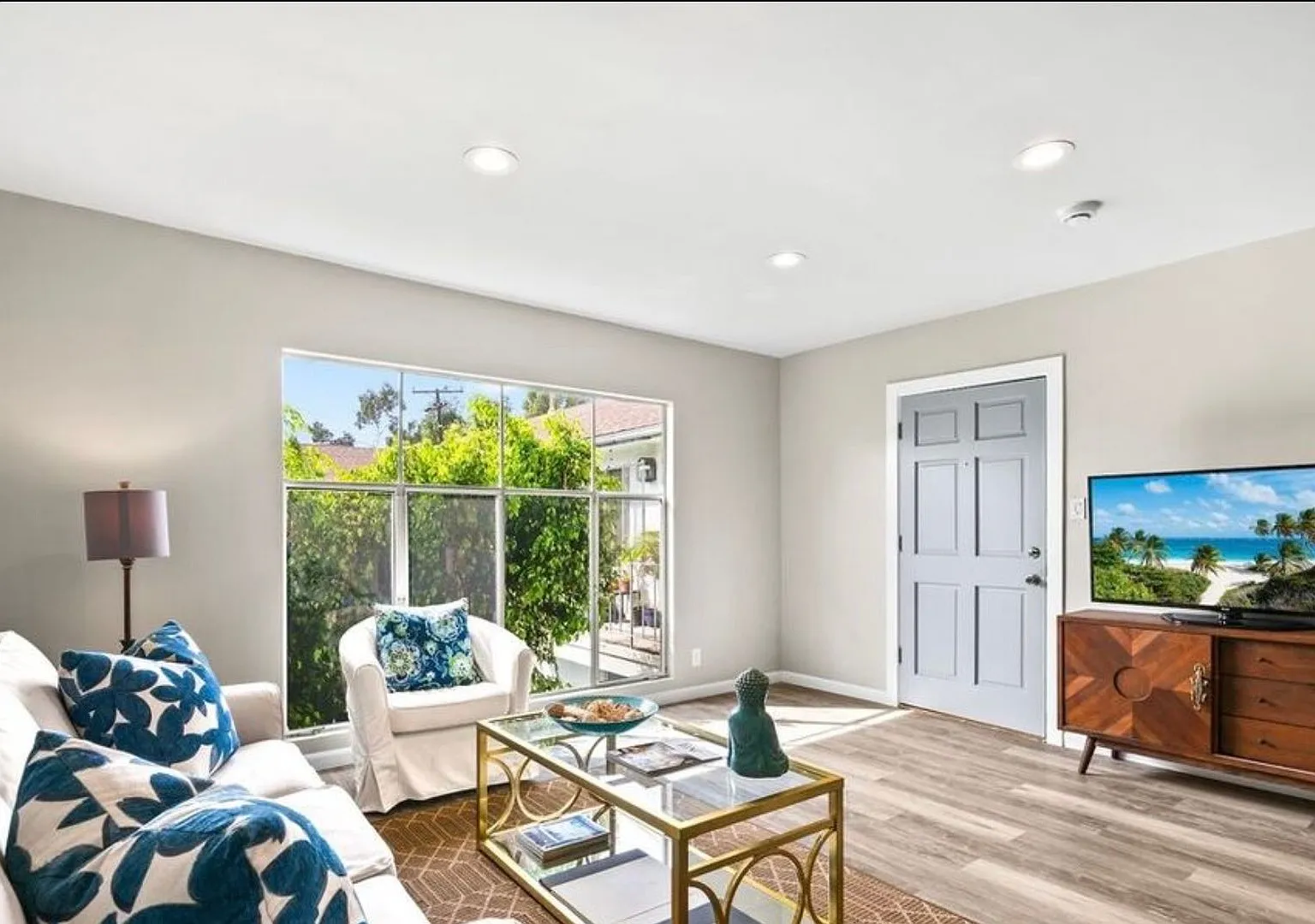 Upper 2BD Santa Monica Retreat with Pool, Parking & Gated Access — Photo 1