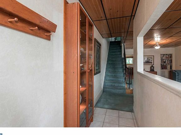 5th image of 353 Hall St
