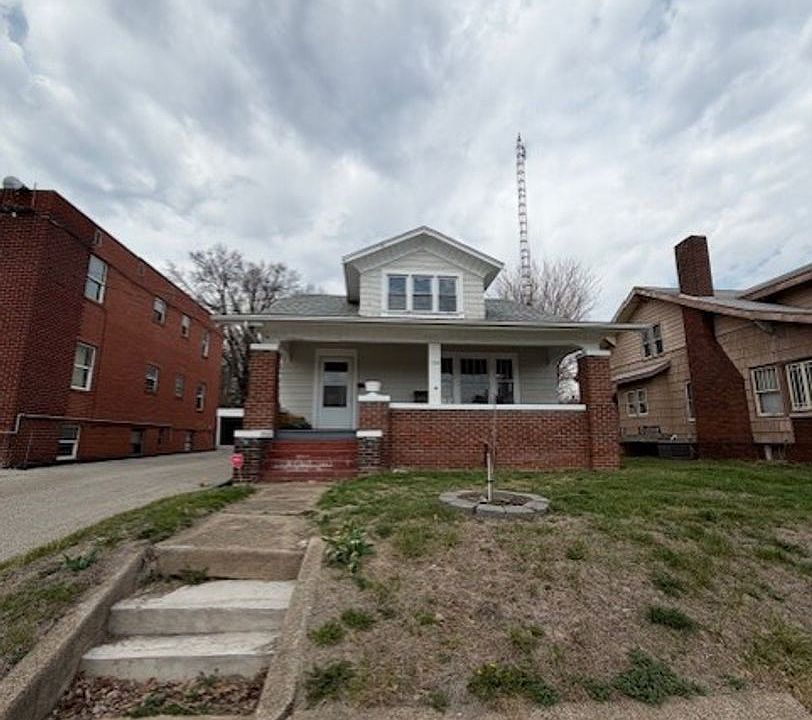 1st image of 135 W Locust St