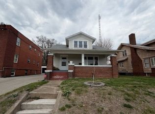 135 W Locust St, Canton, IL 61520