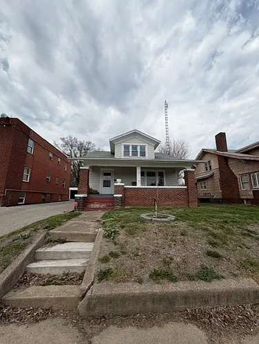 135 W Locust St Photo 1