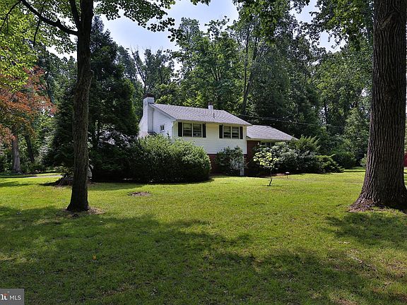 3rd image of 93 Buttonwood Ln