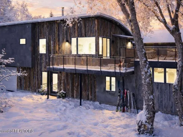 5610 W Schwabacher Ln, Wilson, WY 83014