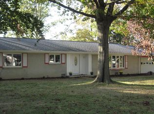 808 Cherry Hill Dr, Bowling Green, OH 43402