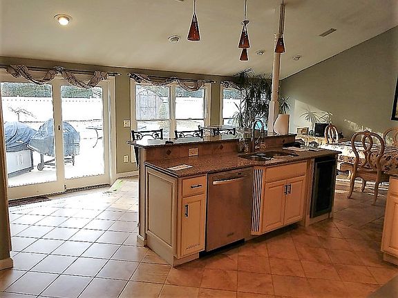 5th image of 125 Lakeview Ave