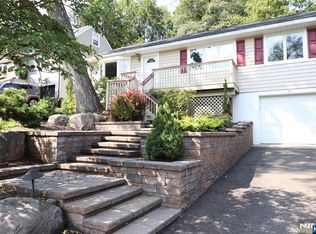 83 Oneida Ave, Oakland, NJ 07436