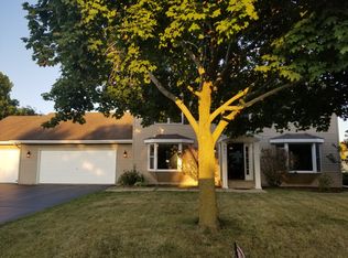 231 Old Meadow Ln, Rockton, IL 61072