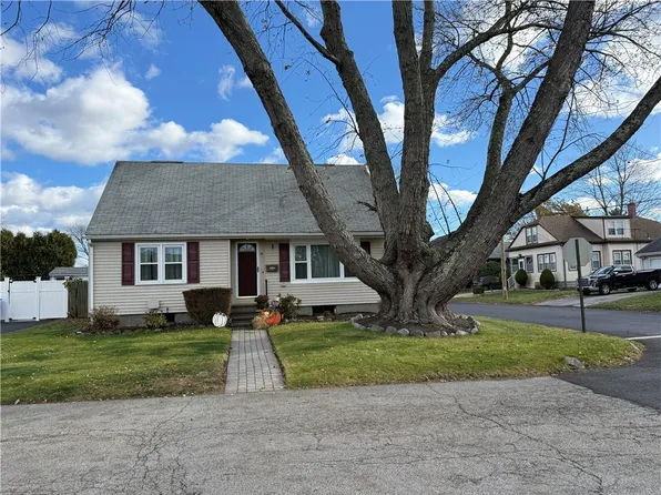 36 Gerald St E, Riverside, RI 02915