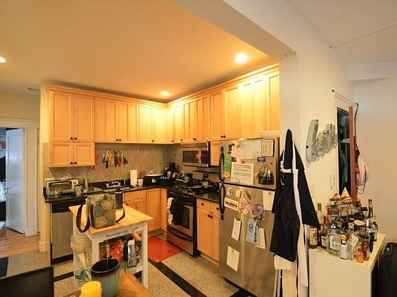 5th image of 69 Babcock St APT 1A