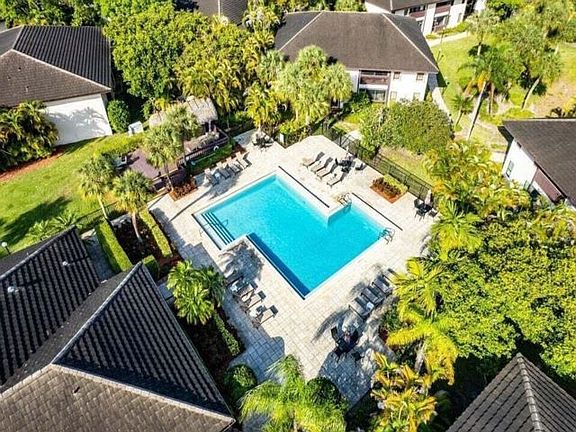 5th image of 9240 Sabal Ridge Cir #B