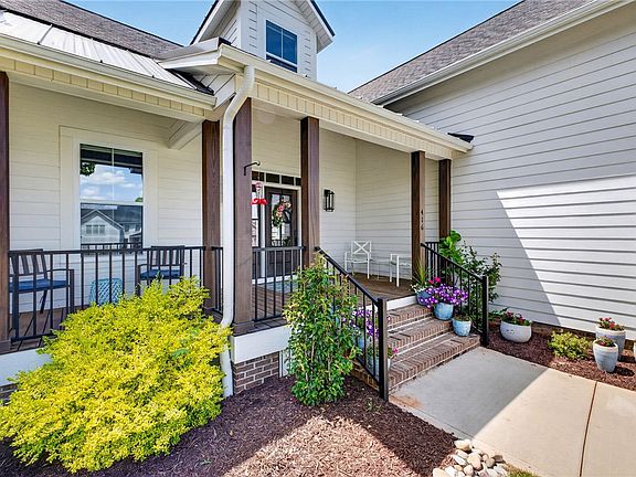 5th image of 416 Pleven Way