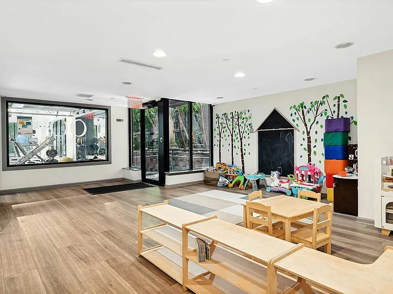 700 Grove St #8R — Photo 22