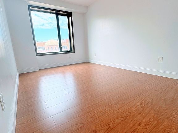 4th image of 30-63 31st St #603