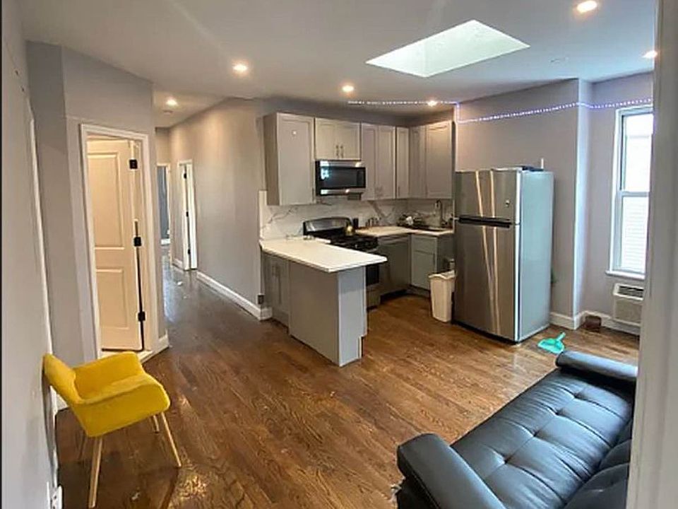 1st image of 992 Herkimer St #3