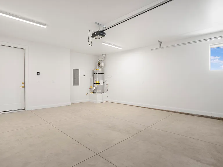 1002 Manen St — Photo 31